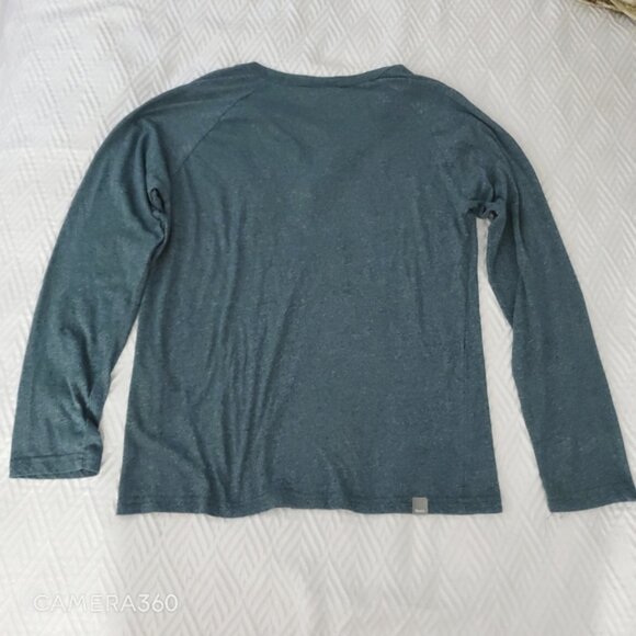 Bench Henley Long Sleeved Top in Heather Cyan Green- Size M (smaller fit) - Picture 6 of 7